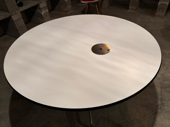 Image 1 of Table de réunion blanche originale Charles Eames Vitra