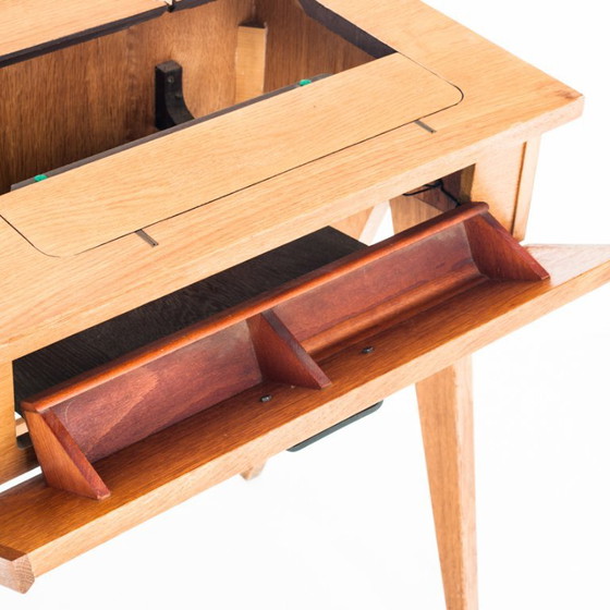 Consolle o tavolino vintage. Gambe oblique in rovere - Francia anni '60 – Console, Wood (photo 8 of 13)