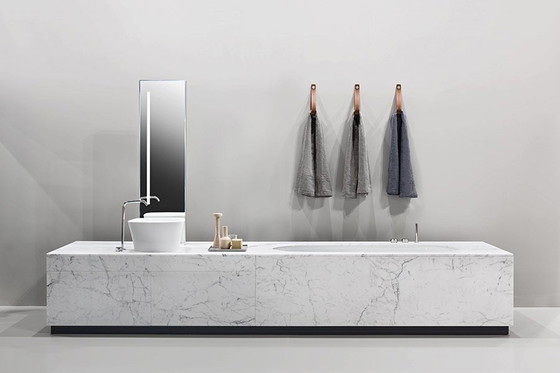 Image 1 of Mueble de baño de diseño Makro; lavabo de mármol con bañera