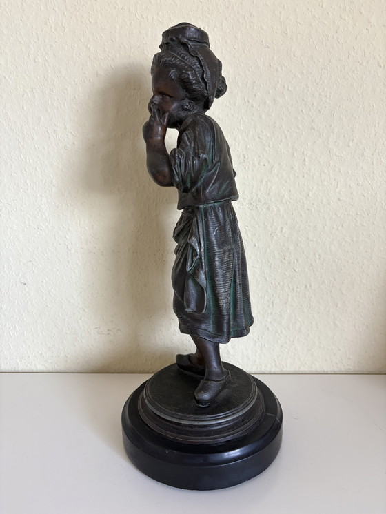 Image 1 of « Le secret » statue antique d'Auguste Moreau