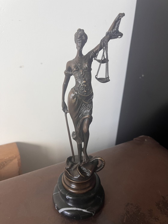 Image 1 of Justitia-Bronzeskulpturen