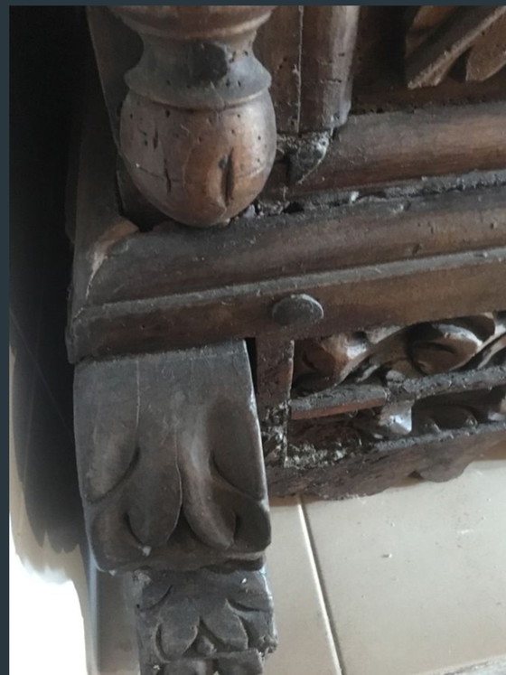 Grote, fraaie Spaanse kastanjehouten kist met houtsnijwerk, 178 cm lang, jaren 1860. – Opbergkast, Iron, Wood (photo 6 of 6)