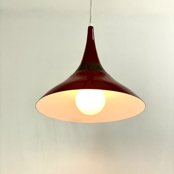 Image 1 of Lampada a sospensione scandinava in metallo rosso e ottone, 1960