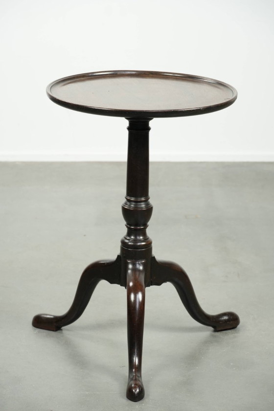 Image 1 of Charmante antieke Engelse ronde bijzet/ wijntafel uit eind 18e/ begin 19e eeuw met een prachtige diep en warm patina