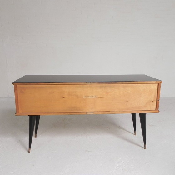 Image 1 of Aparador antiguo con patas cónicas, década de 1950.