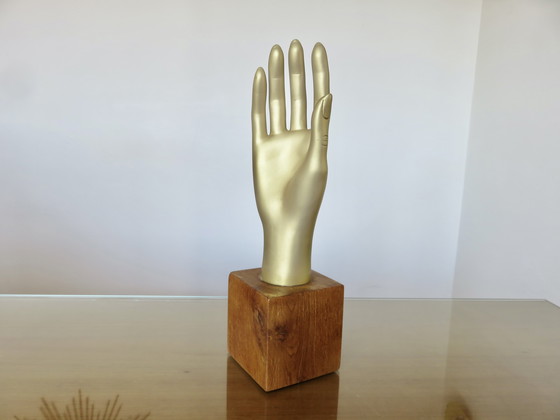 Image 1 of Hand aus vergoldetem Harz auf Holzsockel, 1970