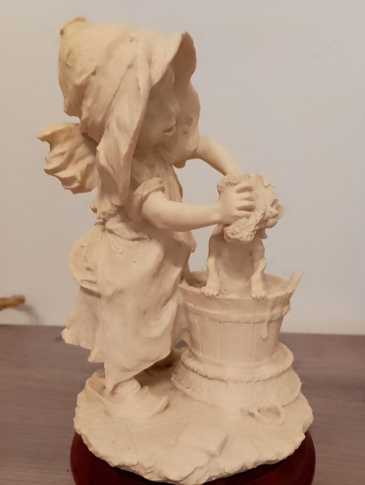 Sculpture italienne Giorgio Armani Capodimonte washday