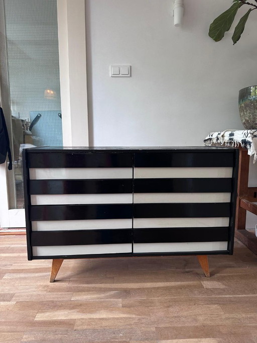 Credenza Jiri Jiroutek U-450 – Nero e Bianco