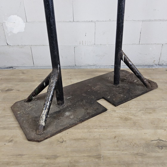 Image 1 of Antiker doppelter Schuhleistenständer aus Schmiedeeisen (H 113 cm) für Schuhmacher