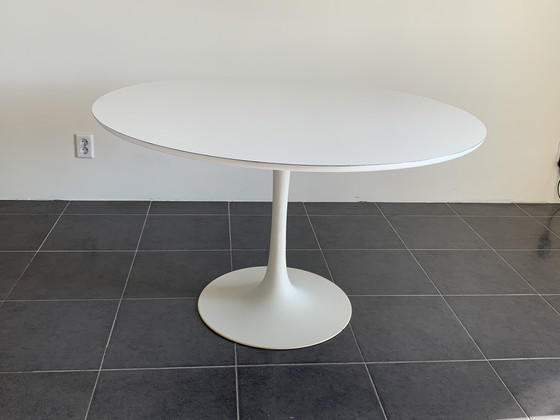Image 1 of Arkana set of 4 swivel bucket chairs with round table