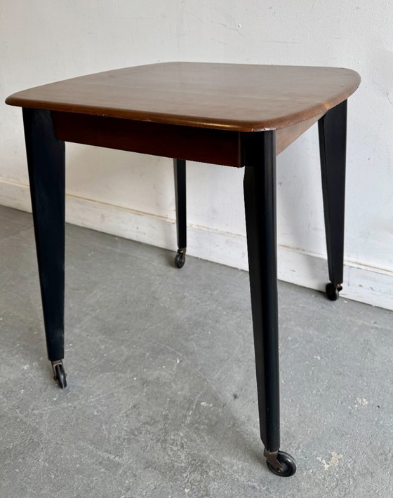 Image 1 of Vintage bijzettafel op zwenkwielen