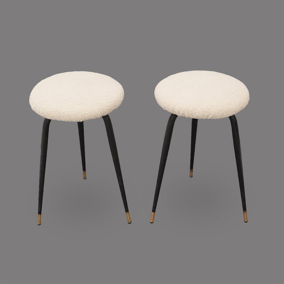 Image 1 of Coppia di sgabelli bianchi in bouclé, anni '50