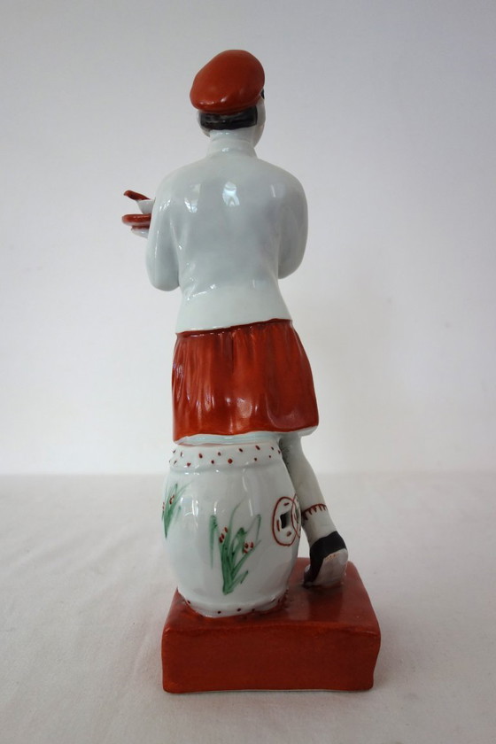Image 1 of Estatua femenina de porcelana china con forma de galleta - Revolución Cultural n.° 15