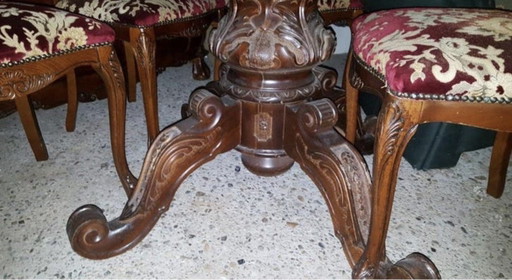 Comedor barroco con 4 sillas, en perfecto estado, como nuevo.