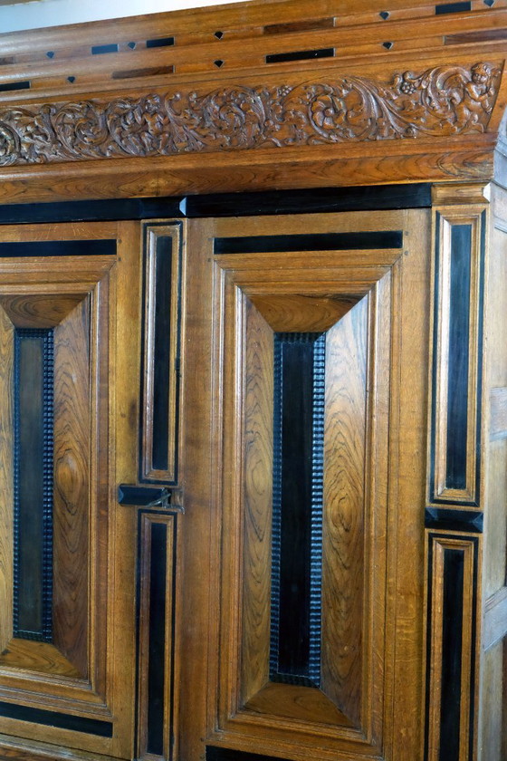 Image 1 of Armario de cojines de Gelderland, hacia 1650/ Gelderland Cushion Cabinet, 1650