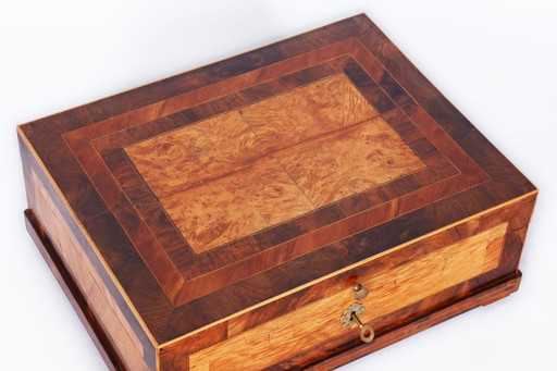 Portagioie Biedermeier restaurato, in frassino, acero, abete rosso e noce, di fabbricazione ceca, risalente (photo 2 of 16)