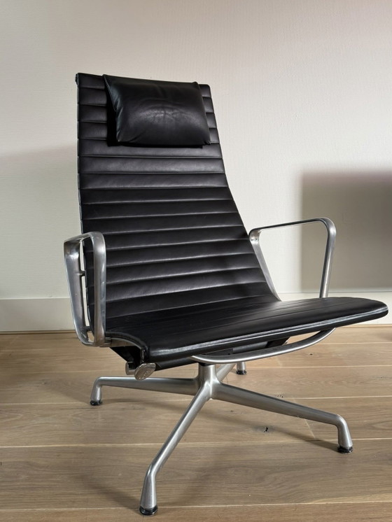 Vitra EA 124 Lounge Black Leather – Armchairs, Aluminium, Metal (photo 6 of 7)