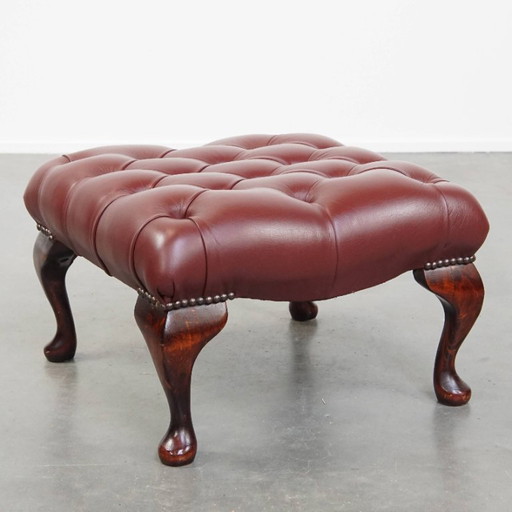 Elegante sgabello Chesterfield rosso/marrone in ottime condizioni