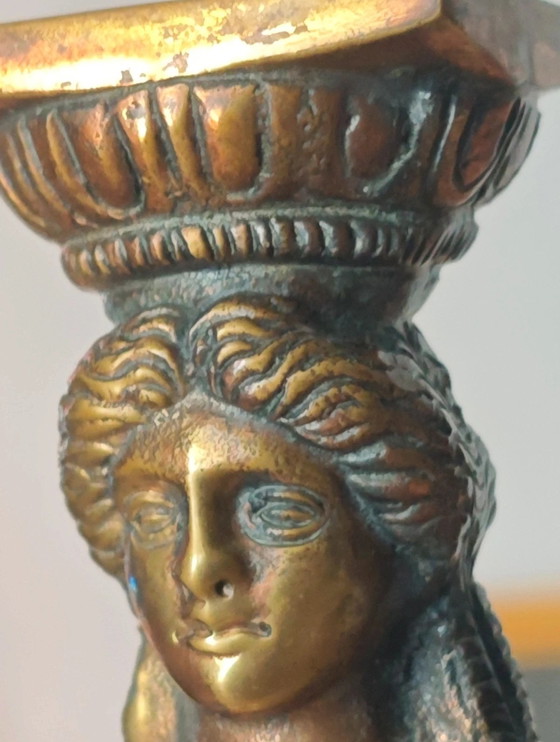Image 1 of estatuilla femenina