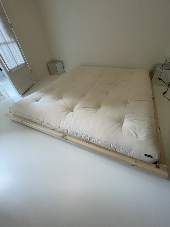 Image 1 of Japans bed