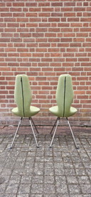 Sillas Stokke Varier Date, 4 amarillas y 2 verdes