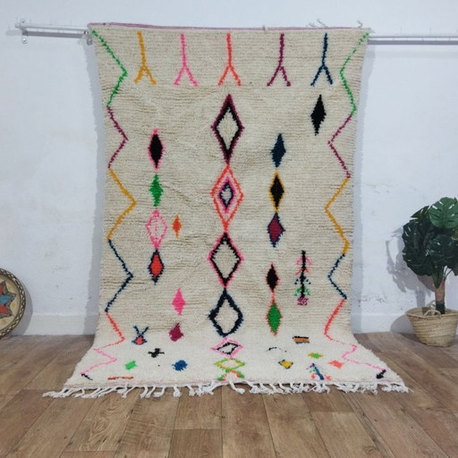 Marokkanischer Berber-Azilal-Teppich – 236 x 146 cm – Naturwolle – Farbenfrohes geometrisches Muster