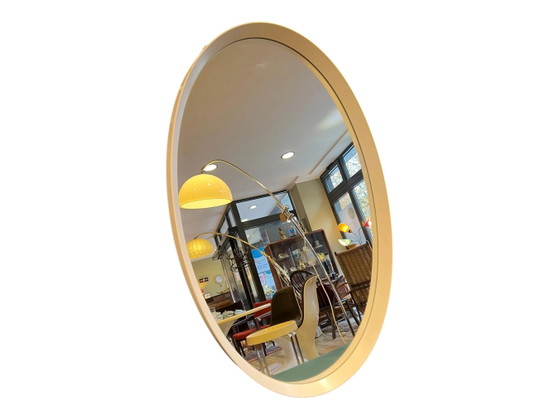 Ovale Italiaanse Mid Century/Space Age Wandspiegel in een buitengewone maat uit de jaren 1960/70. (photo 2 of 9)
