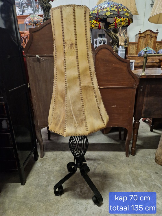 Image 1 of Grote oude lamp van varkensblaas 