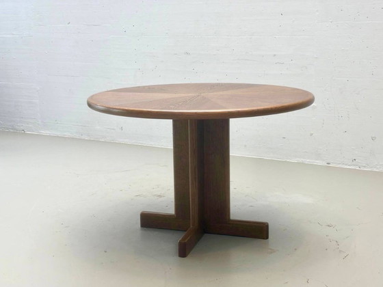 Round vintage dining table made of oak, 1970s – Wood (photo 10 of 14)