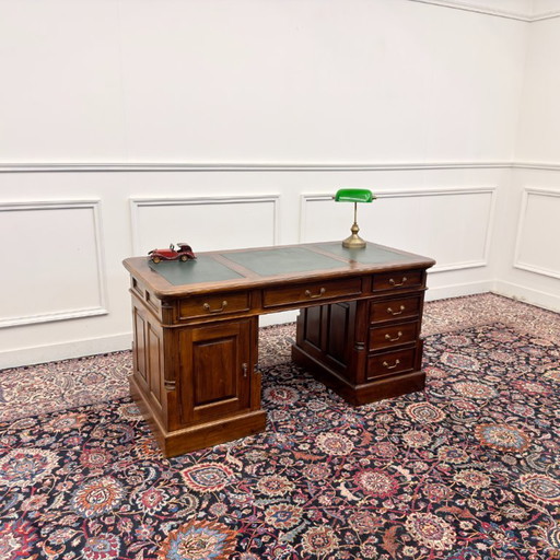 Bureau Chesterfield anglais classique
