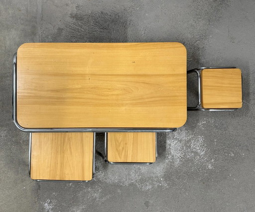 Set di 4 tavolini impilabili, stile anni '70, in metallo e rovere massello. – salontafels (photo 2 of 19)
