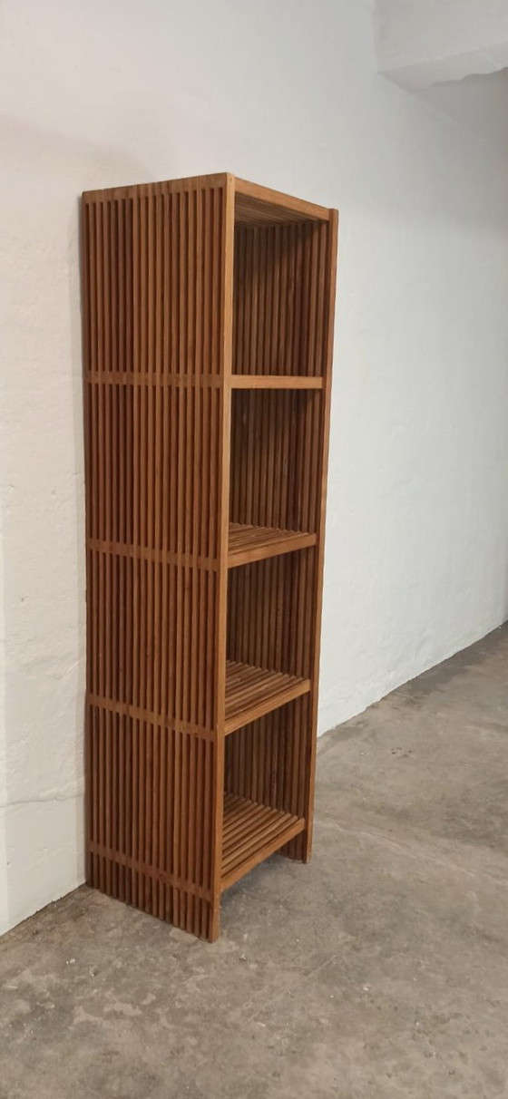 Image 1 of Bibliothèque en bois à lattes