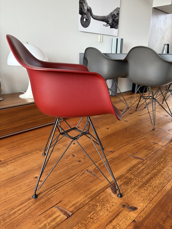 Image 1 of Vitra DAR stoel