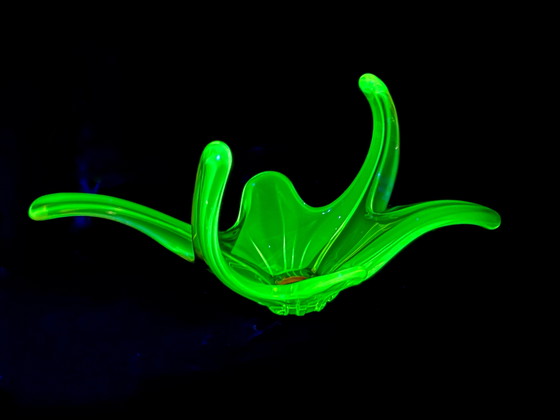 Image 1 of Grande centrotavola in vetro di Murano all'uranio di Seguso, Italia, anni '50-'60 — 50 cm