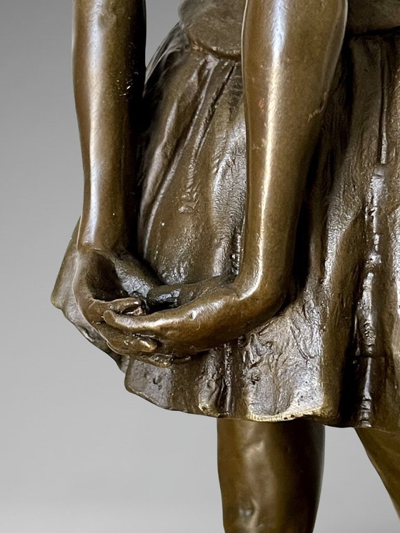 Image 1 of Escultura de bronce patinado de una bailarina inspirada en Degas – Edición JB Paris sobre base negra – 38 cm – 5,4 kg