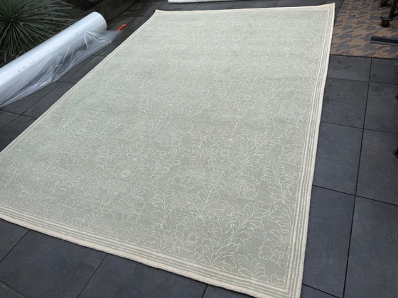 Image 1 of Laura Ashley Silchester Pale Saga – Luxe designvloerkleed – 250 x 350 cm