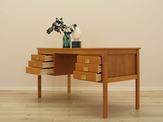 Image 1 of Escritorio de fresno, diseño danés, década de 1970, fabricado en Dinamarca.