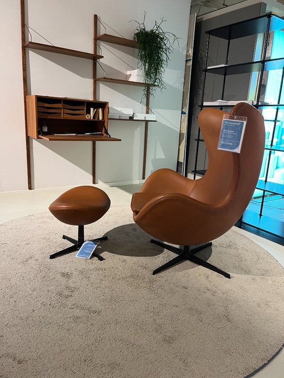 Image 1 of Fritz Hansen - Fauteuil œuf + repose-pieds