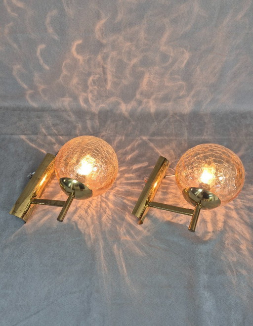 Set van twee Fischer 724/1 messing wandlampen met craquelé glazen bol, mid-century stijl, E14 fitting.
