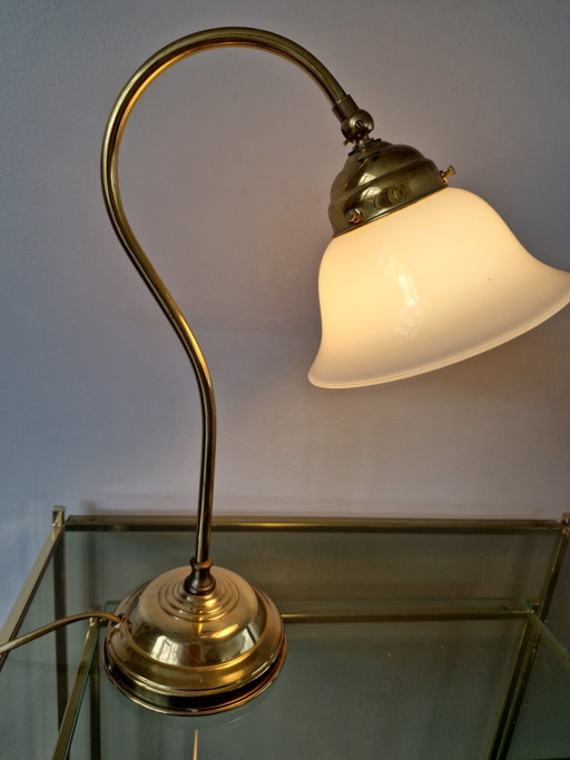 Lampe de bureau en laiton et verre opalin – bureaulampen, Glass, Brass