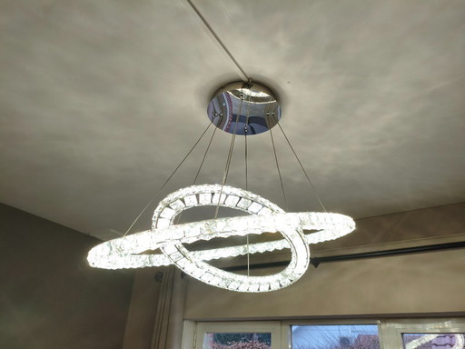 Splendido lampadario a 2 anelli: vetro + LED di Eglo