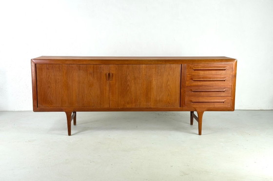 Credenza FA32 di Ib Kofod-Larsen per Faarup - Anni '60 – Faarup Mobelfabrik, Credenze, Legno (photo 2 of 9)