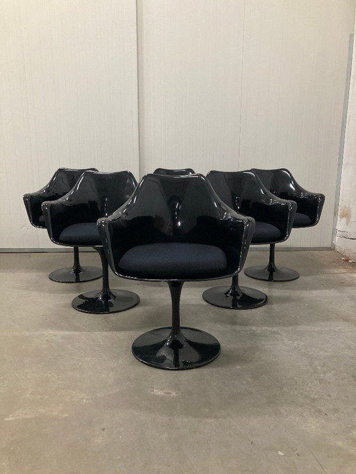 6 replica Saarinen Tulip stoel 1940 met armleuning
