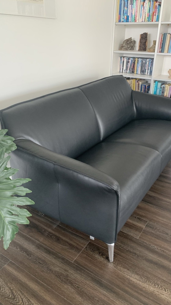 Leolux Mayon 2.5-seater sofa black leather – Chrome (photo 4 of 9)