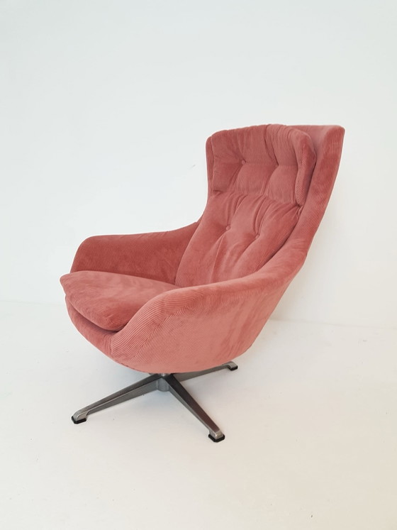 Vintage pink swivel armchair | newly upholstered pink corduroy – Polyester, Textile (photo 8 of 12)