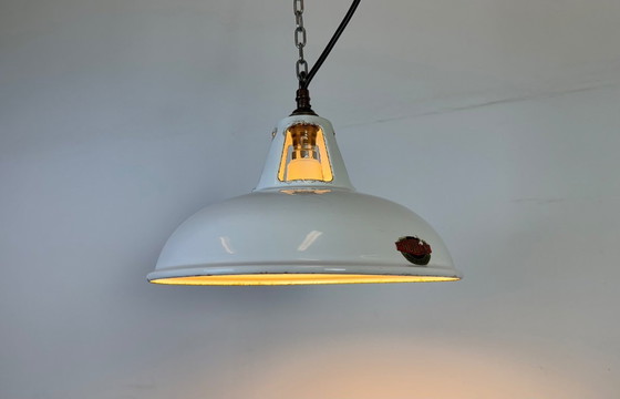 Image 1 of Industriële witte geëmailleerde fabriekshanglamp van Thorlux, jaren 60