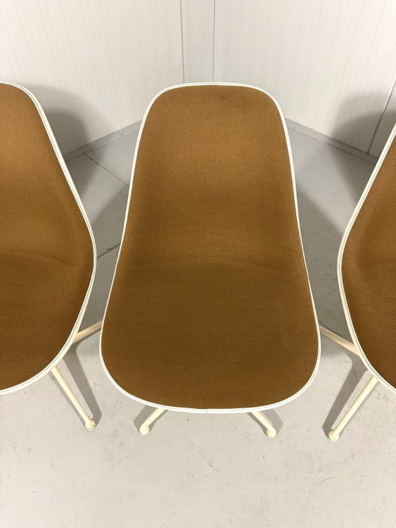 Image 1 of Cinco sillas La Fonda de Eames para Herman Miller, década de 1960.
