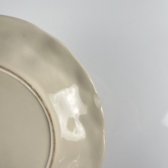 Image 1 of Plato antiguo de loza con motivo de cerezas, firmado "FG", siglo XX.