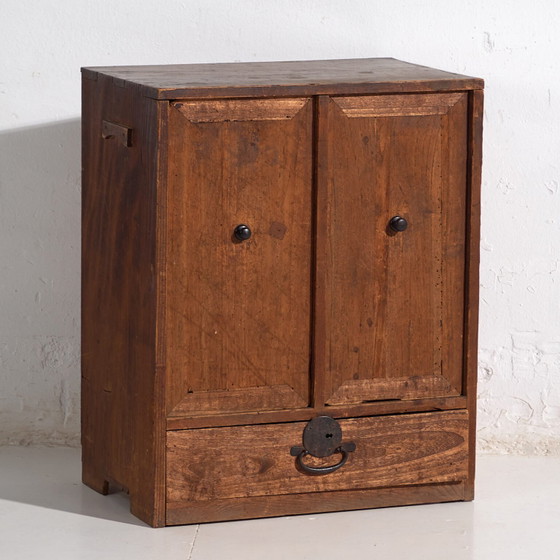 Antique Japanese cedar mizuya ko-dansu furniture, Meiji-Taishō period (c. ) #39 – Storage cabinet, Cast Iron (photo 8 of 40)