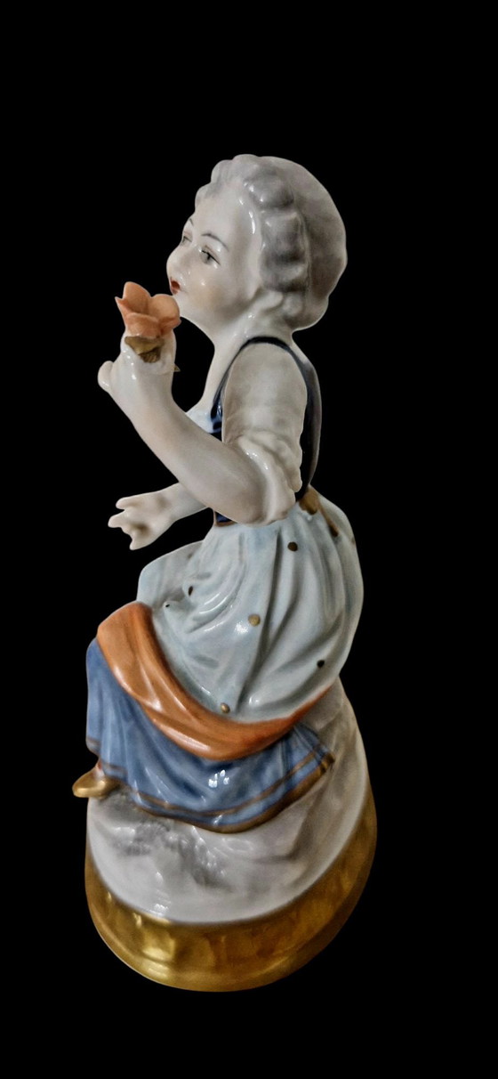 Image 1 of Statuette fille